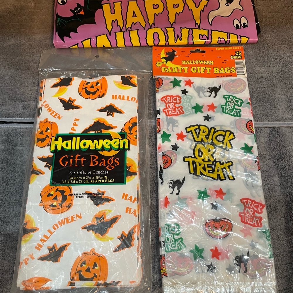Vintage HAPPY HALLOWEEN Pumpkin Bat Flat Bottom Paper Lunch Bags Gift Bags Lot